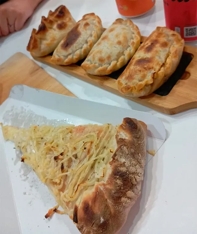 Costumbres Argentinas pizza y empanadas