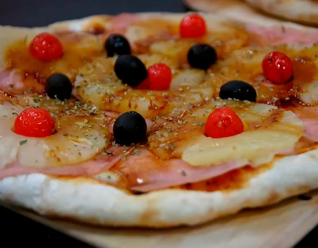 Costumbres Argentinas pizza con ingredientes frescos